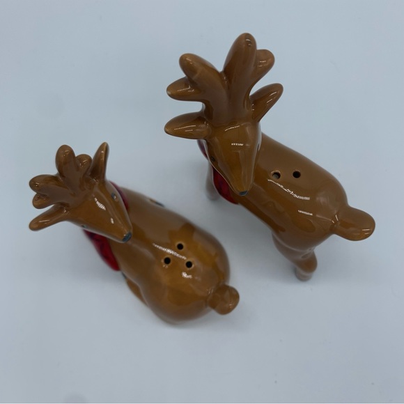 Christmas Reindeer Salt and Pepper Shakers - Picture 6 of 6